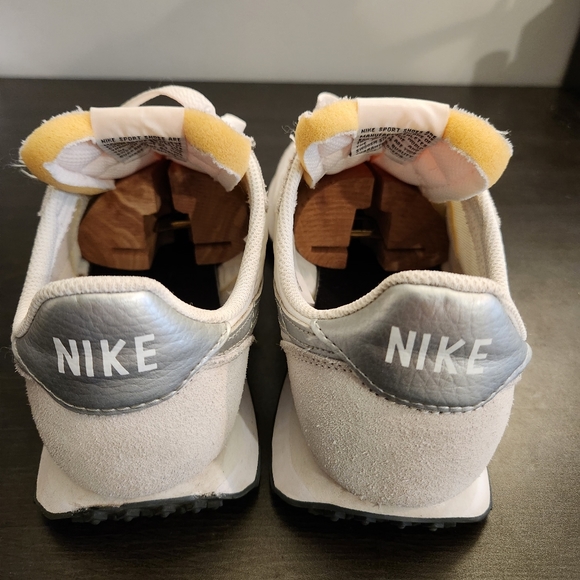 Nike Waffle Trainer 2 White Metal Silver Women's Size 9 - Picture 8 of 9